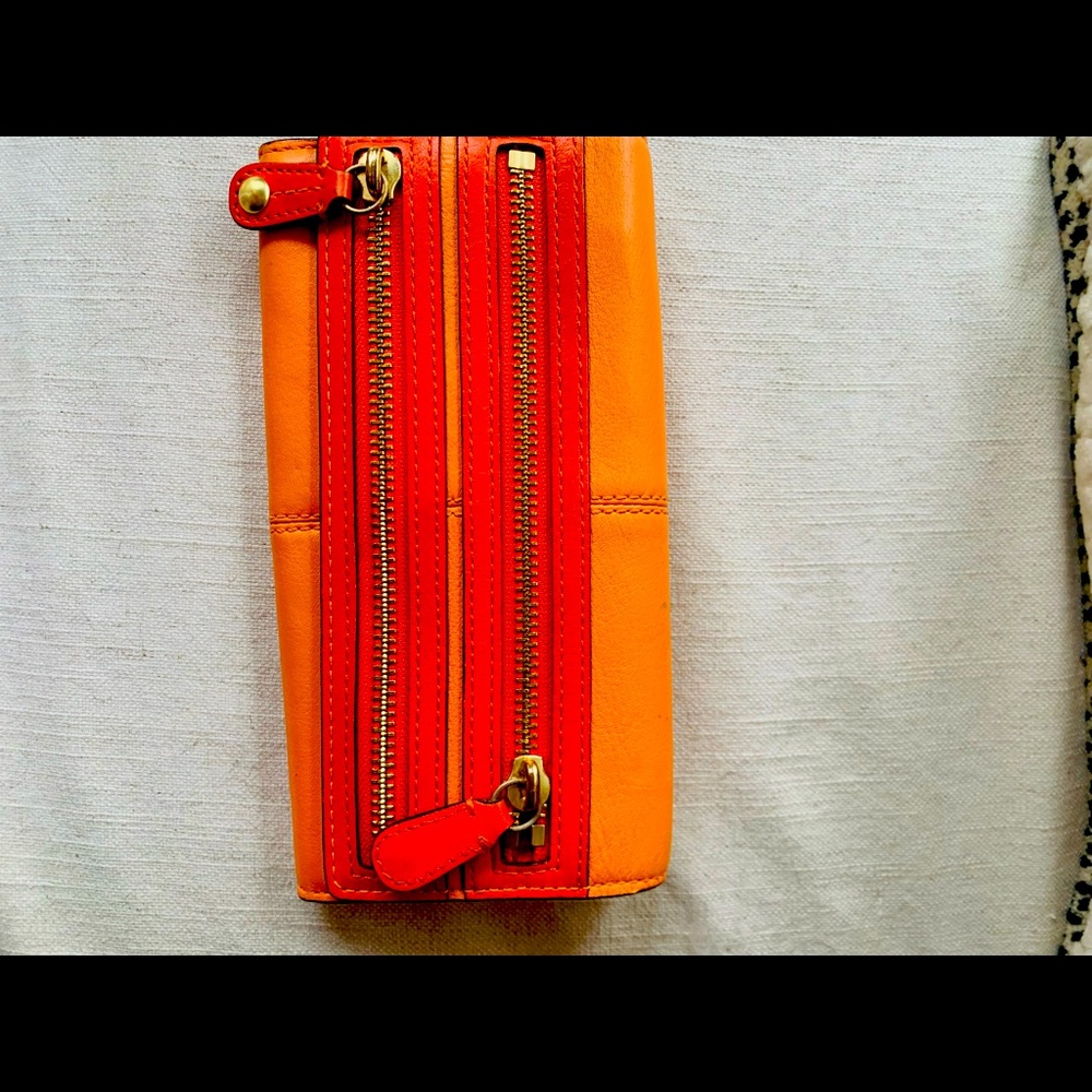 EUC Coach two tone orange leather wallet w pockets